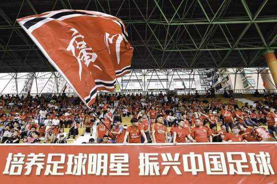 广州恒大足球队，广州恒大足球队员名单及照片？