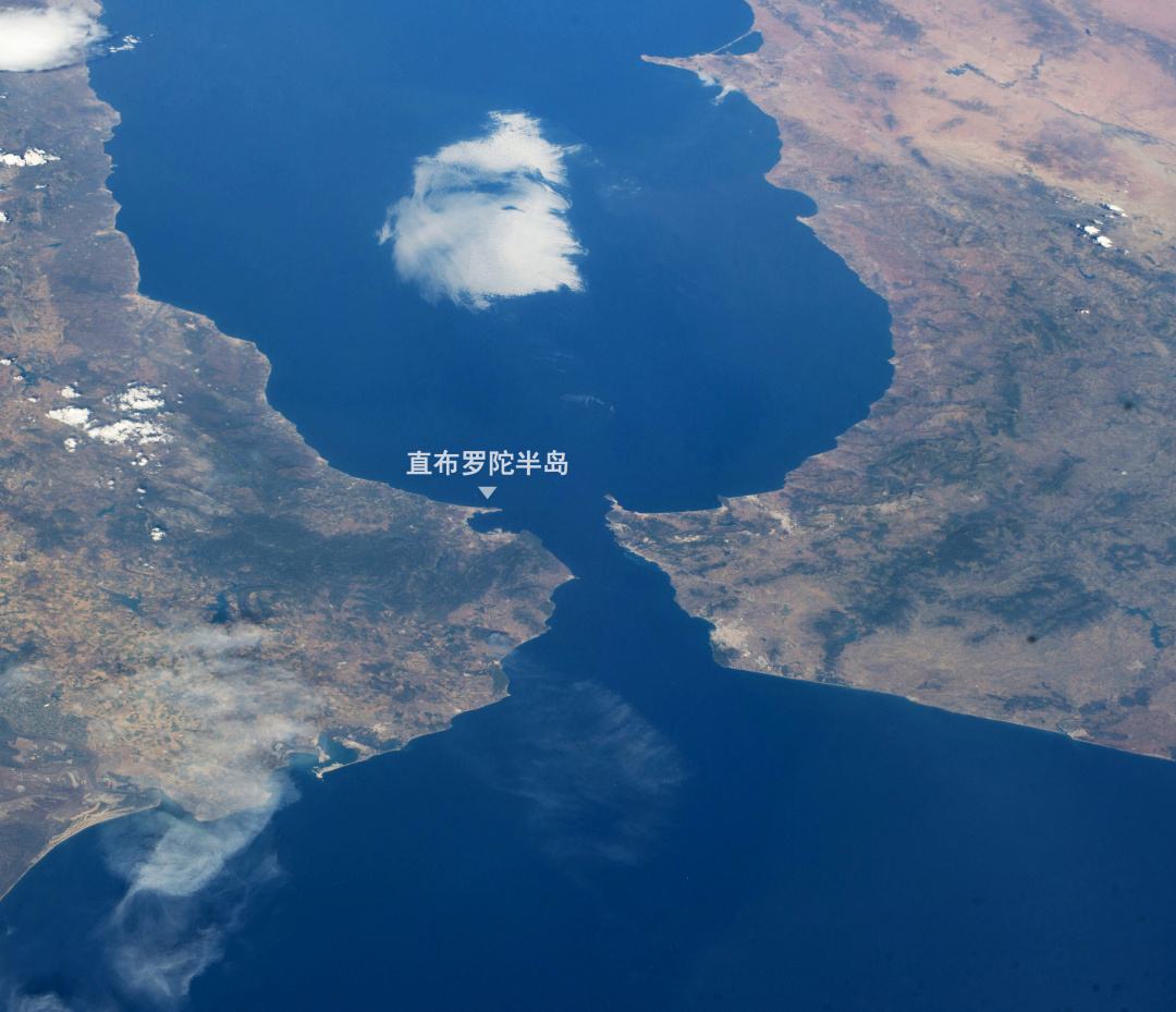 直布罗陀，直布罗陀海峡沟通了什么海和什么海？
