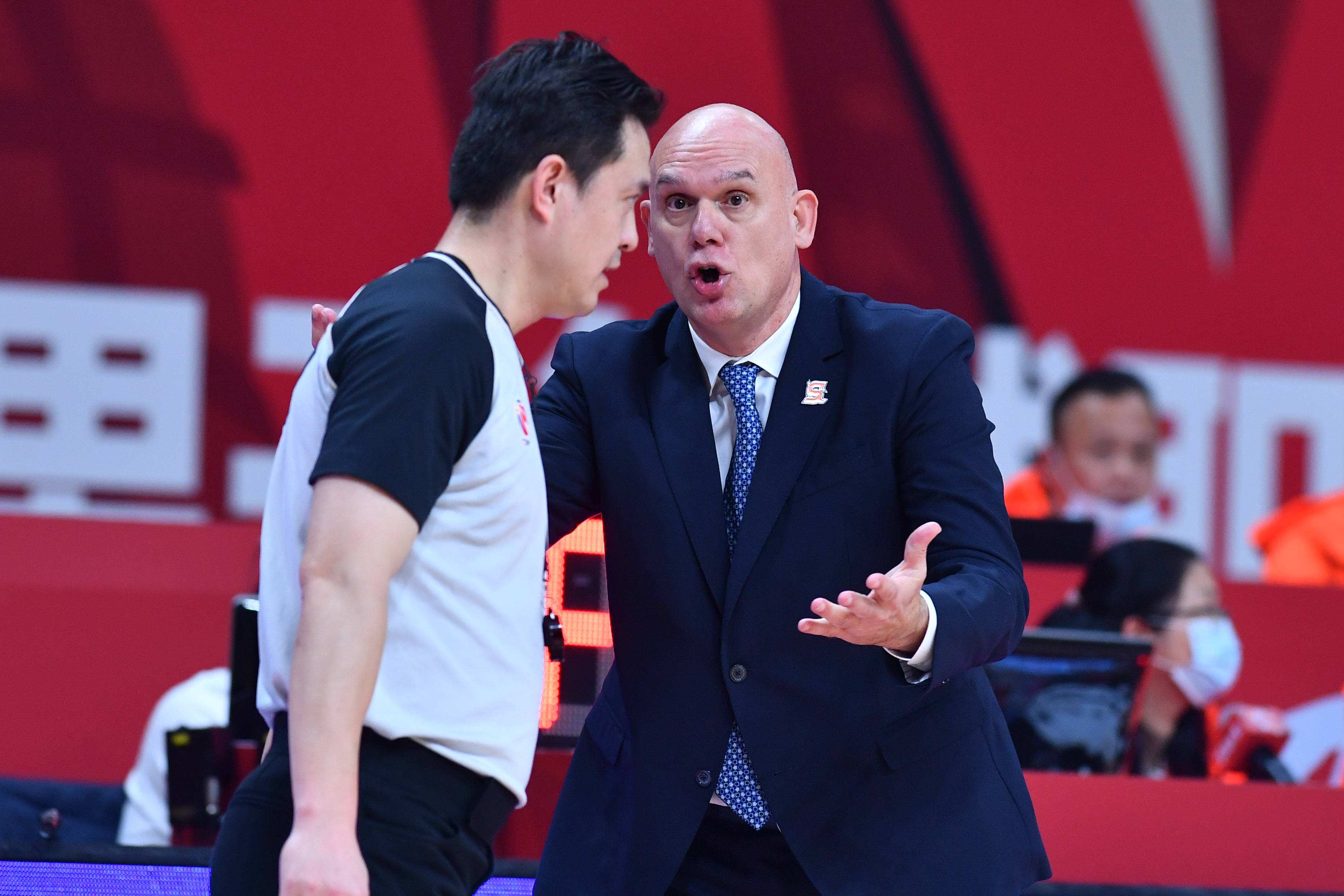 上海男篮主教练，上海男篮主教练马诺斯？