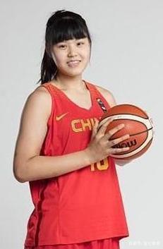 李月汝女篮个人资料，中国女篮队员李月汝照片？