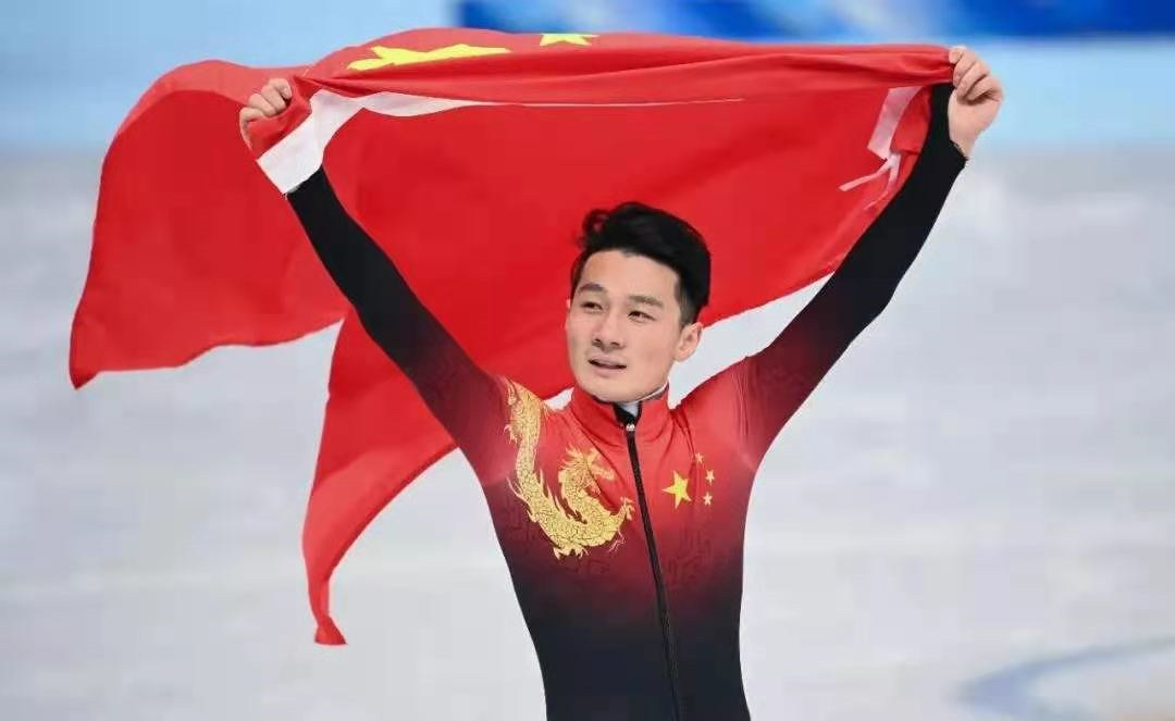 中国第一块冬奥会金牌获得者是，中国第一块冬奥会金牌获得者是杨洋叶乔波？