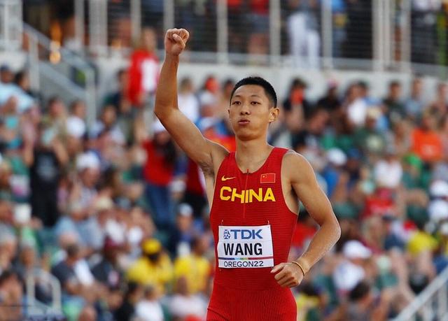中国第一个田径世界冠军，中国第一个田径世界冠军是谁黄志红王军霞刘翔朱建华？